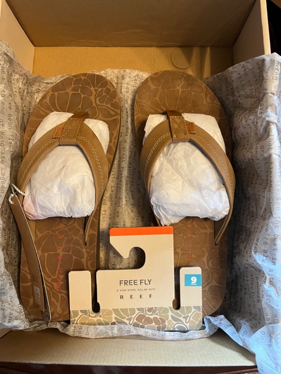 MEN\'S FREE FLY X REEF OJAI COLLAB \'NUBUCK\' LEATHER SANDALS/FLIP-FLOPS, 9, NIB!! main image 4